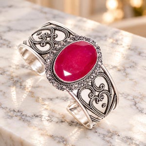 Handgefertigtes Armband aus 925er Sterlingsilber mit rotem Rubin, verstellbares Armband, Boho-Schmuckstück