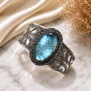 Bracciale rigido fatto a mano in labradorite blu fuoco, argento sterling 925, bracciale da donna