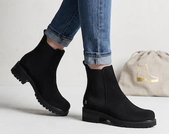 Bottines chelsea en daim noires imperméables, bottines à semelle crantée, chaussures d'automne minimalistes