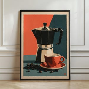 Op de afbeelding: Een ingelijste kunstdruk met een zwarte mokkapot en een rode koffiekop op een schoteltje, vergezeld van verspreide koffiebonen. De achtergrond is verdeeld in geometrische oranje en donkergroenblauwe vlakken voor een grafische compositie.