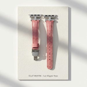 Puede incluir: Dos correas de reloj de piel de cocodrilo rosa con cierres y conectores plateados. Las correas se muestran sobre una superficie blanca. El texto "ÉCLAT MONTRE - Cuir Alligator Rose" está en la parte inferior.