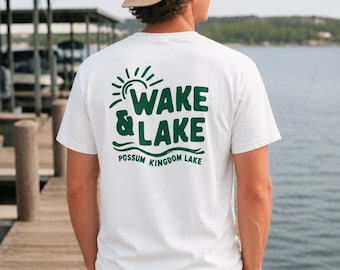 Possum Kingdom See Komfortfarben Tasche Tee, Wake & Lake