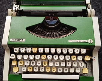 Olympia Traveller deLuxe Typewriter Turkish F Keyboard
