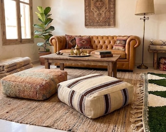Set van 2 vintage Marokkaanse kelimpoefs | Handgemaakte boho-wollen poef en vloerkussens