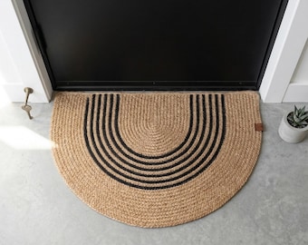 Felpudo semicircular de yute: Alfombra de entrada con rayas de estilo bohemio natural.