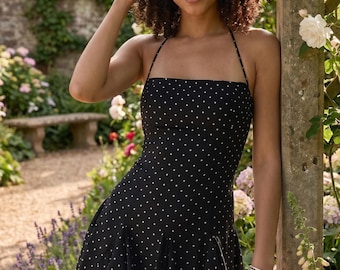Minivestido negro de lunares con escote halter de diseñador / Colección de lujo de boutique parisina