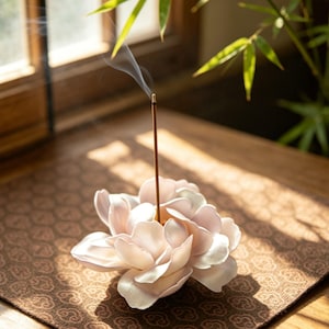 Ceramic Peony Incense Holder Delicate Hand-Kneaded Flower Design Elegant Zen Decorative