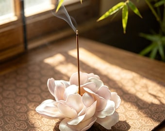 Porta incienso de cerámica con diseño de peonía, delicado diseño floral amasado a mano, elegante decoración zen.