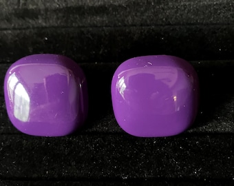 Pendientes vintage morados con clip, botón cuadrado llamativo de lucita, estilo retro de los 80, tono dorado, sin necesidad de perforación.