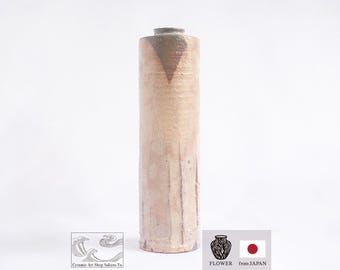 Hagi Flower Vase by Yamato Yasuo (b.1933) – with Signed Box, Handmade, Artist's work, Japanese Ceramics, Modern Master of Hagi ware