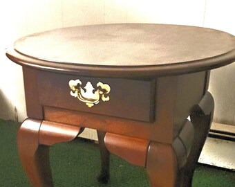 Vintage Queen Anne Oval End Table, Cabriole Legs, Single Drawer Accent Table