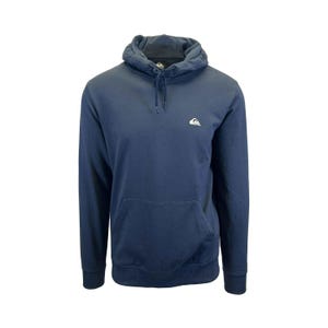 Pode incluir: Uma camisola com capuz azul-marinho com cordão de ajuste, mangas compridas, um bolso frontal tipo canguru e um pequeno logótipo branco bordado no peito esquerdo. A peça apresenta punhos e bainha canelados na parte inferior.