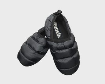 Pantuflas acolchadas negras para niños Bench Juniors con suela de goma y relleno de fibra (S01) Regalo