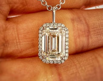 Halsband med hänge och smaragdslipade diamanter i labbodlad form, 1,00 till 3,00 ct | IGI-certifierat | 14 karat vitt guld | Halsband med minimalistisk art déco-slipning och diamanter
