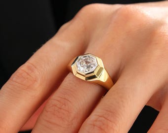 2,25 CT hexagonslipad diamantring i labbodlad form, förlovningsring med bezelinfattning, geometrisk solitairering, IGI-certifierad diamant, ring i 14 karat gult guld