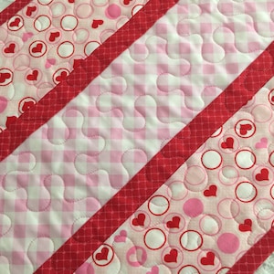 Valentine Table Runner Quilt, Hearts, Pink, Red, Handmade Quilt image 1