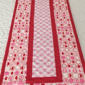 Valentine Table Runner Quilt, Hearts, Pink, Red, Handmade Quilt image 3