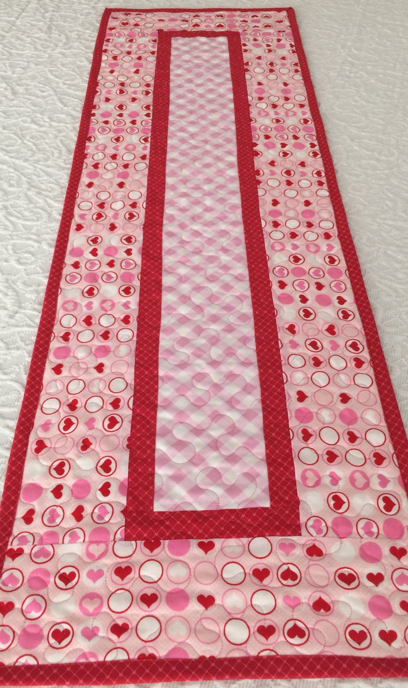 Valentine Table Runner Quilt, Hearts, Pink, Red, Handmade Quilt image 3