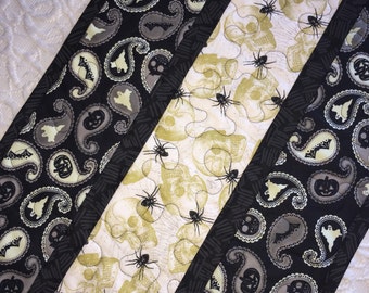 Halloween Table Runner Quilt, Spiders, Ghosts, Skulls Table Topper Quilt, Black, White, Glow in the Dark, Handmade