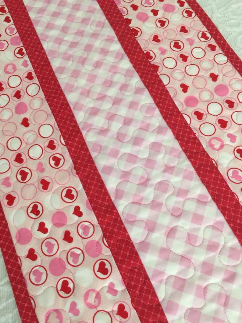 Valentine Table Runner Quilt, Hearts, Pink, Red, Handmade Quilt image 2