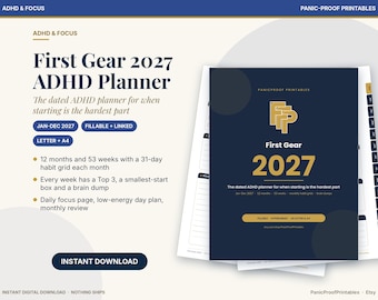 Puede incluir: Un planificador digital ADHD First Gear 2027 con cubierta azul oscuro, letras doradas y un logotipo dorado. El planificador incluye 12 meses, 53 semanas, una cuadrícula de hábitos de 31 días, una caja Top 3 y una página de enfoque diario.