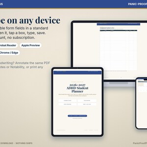 以下が含まれることがあります： ノートパソコン、タブレット、スマートフォンに表示された2026-2027年版ADHD学生用デジタルプランナー。テキストには「Type on any device」、「Adobe Acrobat Reader」、「Apple Preview」、「Xodo」、「Chrome」、「Edge」、「Panic-Proof Printables」と記載されています。クリーム色と青色のレイアウトです。