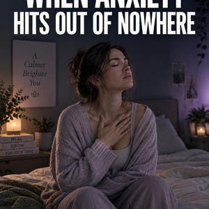 Op de afbeelding: Een persoon in lavendelkleurige loungewear zittend op een bed met de tekst VITAL BALANCE, WHEN ANXIETY HITS OUT OF NOWHERE, A Calmer Brighter You, HEAL GROW YOU GOT THIS en Quick tools that fit in your pocket.