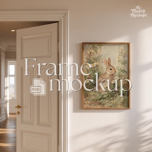 Mockup PSD di cornice in legno, mockup luminoso e minimalista per opere d'arte da parete, cornice verticale 7:5 DIN A, download digitale, oggetto avanzato JPG