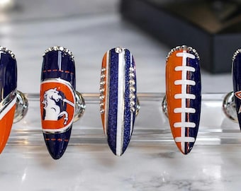 デンバー・ブロンコスのフットボールネイルデカール｜ブロンコスの試合日ウォータースライドネイルアート｜フットボールネイルデザイン