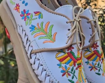 Huaraches bordados otomíes tenango