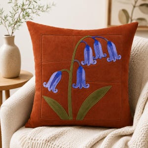 Kissenbezug aus rotbraunem Wildleder | Kissenbezug mit Glockenblumen-Patchworkmuster | Rustikales Dekokissen mit Blumenmuster | 14x14, 16x16, 18x18