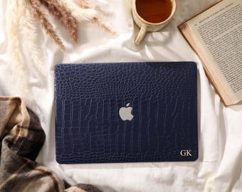 Etui ochronne na MacBooka z wytłoczonym wzorem krokodyla w kolorze głębokiej granatowej skóry do MacBooka Air 13/15 cali 2026, MacBooka Pro 13 14 15 16 cali, MacBooka Neo