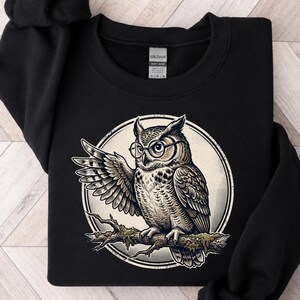 Wise Owl Sweatshirt, Vintage Owl with Glasses Crewneck, Teacher Appreciation Sweater, Book Lover Librarian Pullover,Dark Academia Sweatshirt