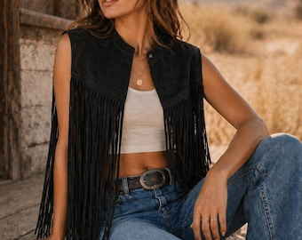 Chaleco de ante marrón con flecos para mujer, chaleco tipo capa de cuero estilo western, atuendo bohemio de vaquera para festivales, moda rústica campestre, chaqueta llamativa hecha a mano.