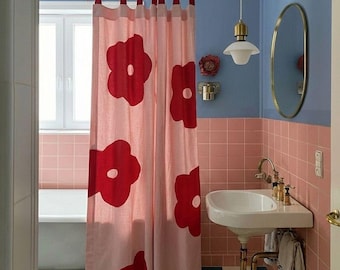 Handgenähter abstrakter Blumenduschvorhang mit roter Applikation aus Baumwollstoff - Boho-Badezimmerdekor
