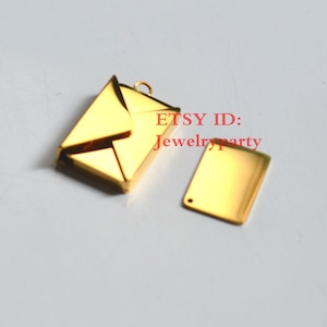 2pcs encantos de sobre, colgante de sobre de nombre personalizado, colgante de pareja de correo de oro, colgante de mensaje secreto oculto, colgante de carta de amor de acero