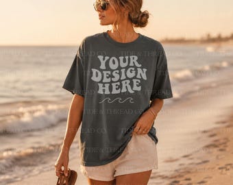 Mockup della t-shirt Pepper Comfort Colors 1717 / Mockup di una camicia da spiaggia vintage lavata / Mockup estivo oversize CC1717 / Mockup stile di vita costiero oceano