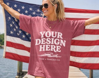 Pacchetto di mockup con bandiera Crimson Comfort Colors 1717, mockup di magliette patriottiche, mockup di t-shirt americana, mockup del 4 luglio, maglietta rossa oversize