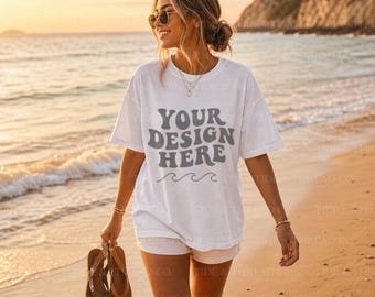 Mockup della t-shirt Tide and Thread White Comfort Colors 1717 / Mockup della camicia da spiaggia oversize bianca / T-shirt Coastal Summer CC1717 / Mockup Golden Hour