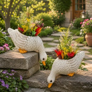 Goose Planter Pot, Resin Duck Flower Pot, Animal Garden Planter, Decorative Outdoor Plant Holder, Farmhouse Garden Decor Gift, Garden Decor