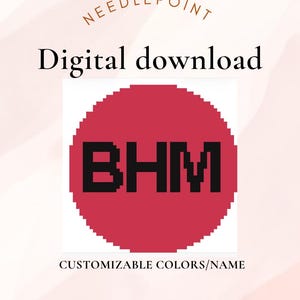 Może przedstawiać: Grafika do pobrania cyfrowego z czerwonym okręgiem zawierającym czarne litery "BHM". Tekst "DOSTOSOWALNE KOLORY/NAZWA" i "BIRMINGHAM" znajdują się poniżej. Logo Early Co Needlepoint znajduje się u góry.