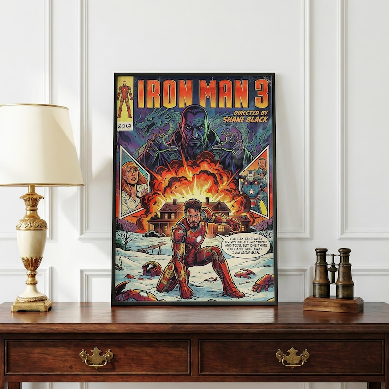 Pode incluir: P&ocirc;ster de Iron Man 3 emoldurado. A ilustra&ccedil;&atilde;o em estilo de quadrinhos mostra o Homem de Ferro em sua roupa, explos&otilde;es e outros personagens. O texto inclui "Iron Man 3" e "Directed by Shane Black."