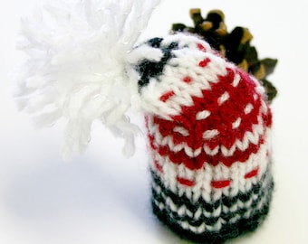 Cappello in miniatura - lavorato a mano - rosso, nero, bianco - decorazione natalizia - bambola, ornamento, calendario dell'avvento