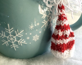 Cappello da elfo in miniatura lavorato a maglia – Vestiti per bambole con paillettes rosse e bianche