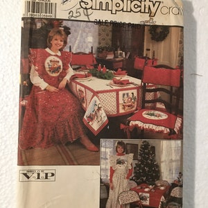 Simplicity Christmas apron chair cushion tablecloths napkins Home Decor Sewing Pattern 8772 UC Uncut FF