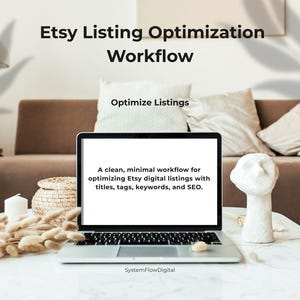 Può includere: Un computer portatile argentato che mostra il testo: Etsy Listing Optimization Workflow, Optimize Listings, e A clean, minimal workflow for optimizing Etsy digital listings with titles, tags, keywords, and SEO. Lo schermo mostra SystemFlowDigital.