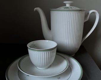 Royal Copenhagen Green Melodi TEA POT with 1 Cup & Saucer and 7.5" Matching Plate