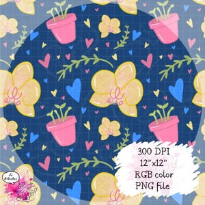 Könnte beinhalten: Digitale Illustration mit einem sich wiederholenden Muster aus gelben Orchideen, rosa Topfpflanzen, blauen und rosa Herzen und grünen Zweigen auf einem dunkelblauen Gitterhintergrund. Das Bild enthält den Text "300 DPI, 30.48cm x 30.48cm, RGB-Farbe, PNG-Datei."