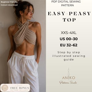 Può includere: Un cartamodello digitale in PDF per un top Easy-Peasy, disponibile nelle taglie XXS-4XL, US 00-30 ed EU 32-62. Il documento include una guida al cucito illustrata passo dopo passo e un cartamodello bonus gratuito. Il design mostra un top beige.