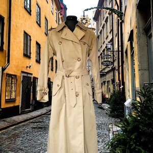 Burberry vintage coat vector sales